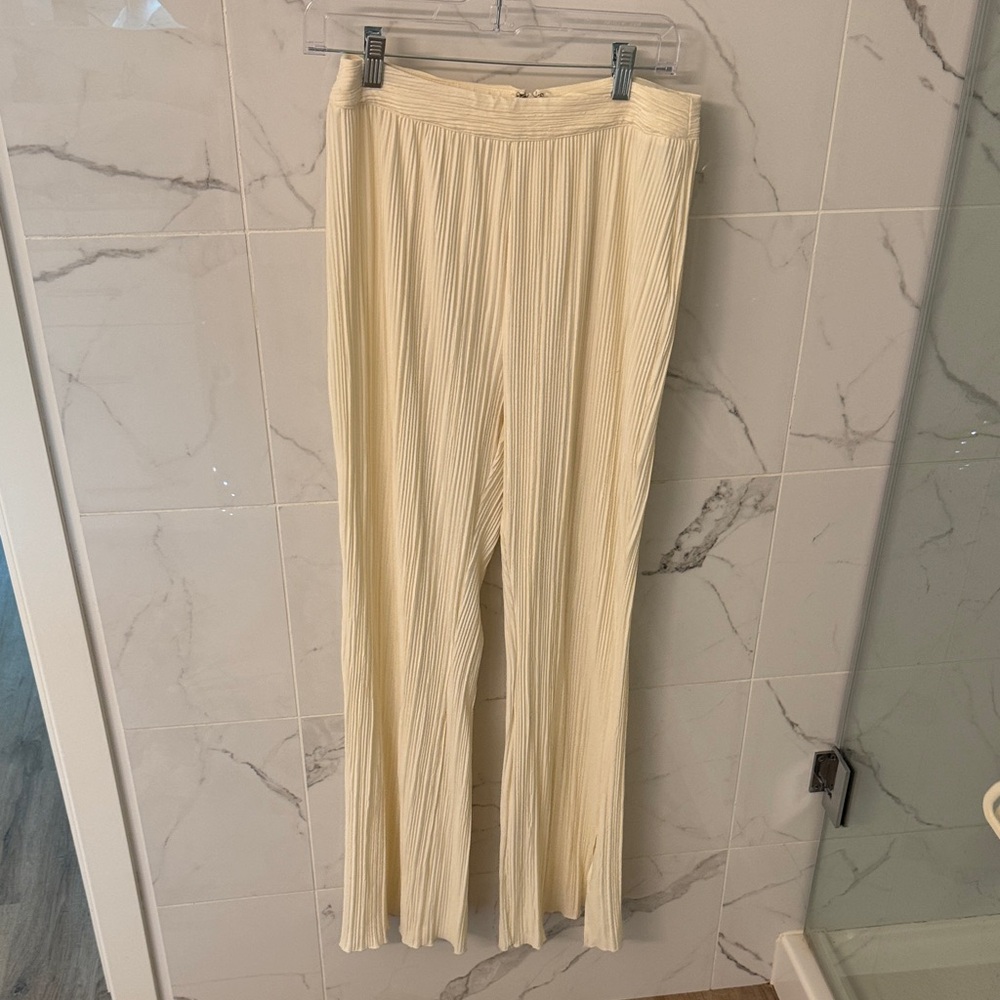 Meshki Cream Pleated Wide-Leg Trousers - Soft Ivory Finish